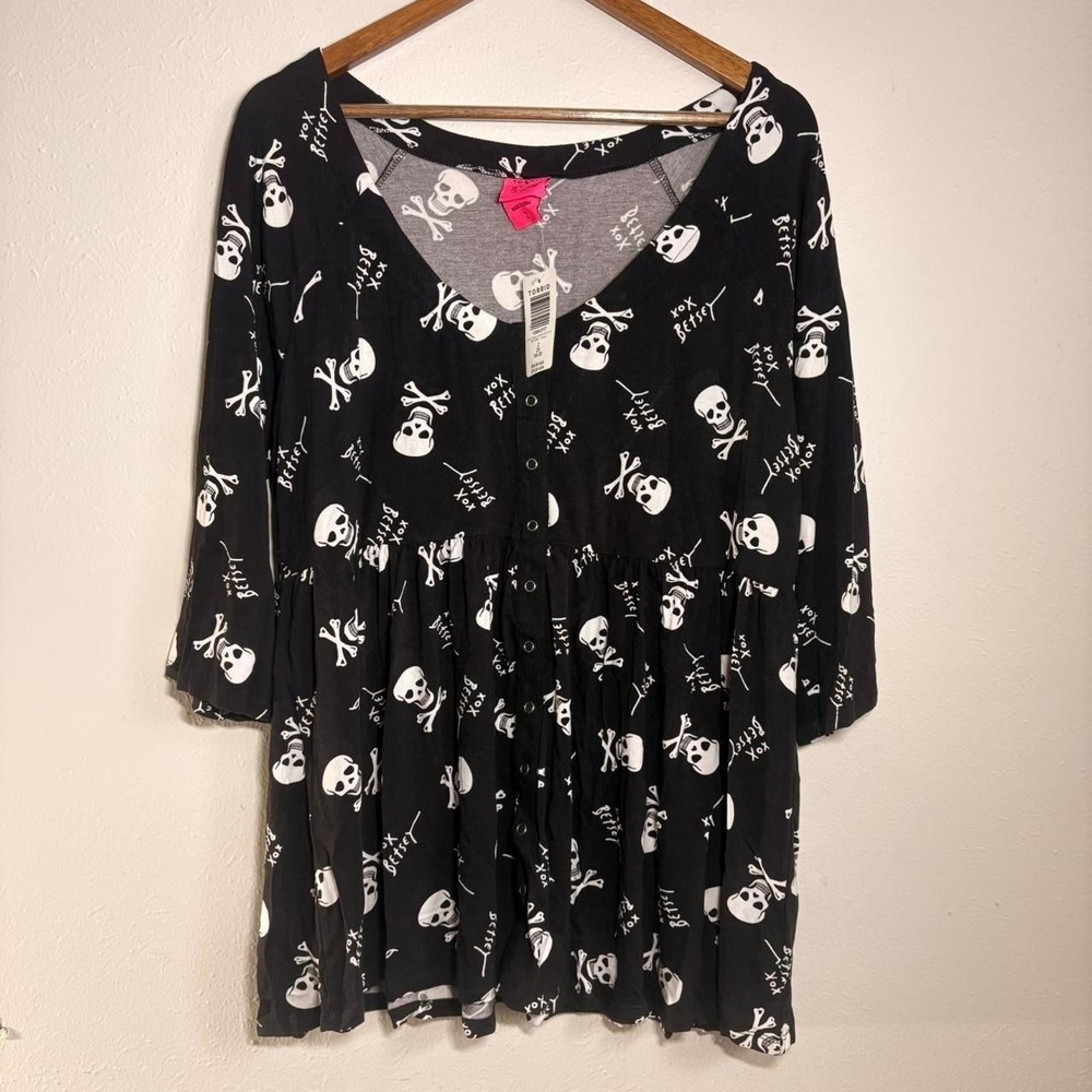 Torrid x Betsey Johnson Size 2x Skull Button Up Blouse Flowy Grunge Gothic Emo